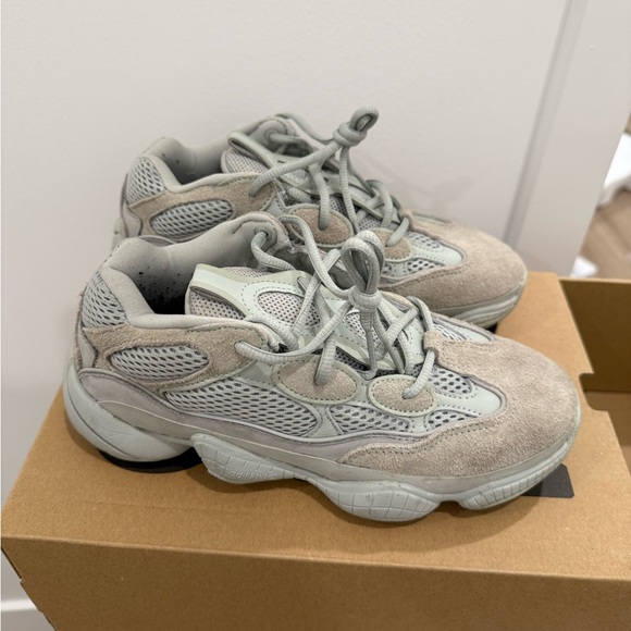 Yeezy - Picture 2 of 5